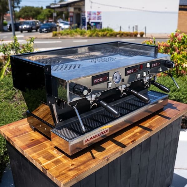 Pre-Loved Late Model La Marzocco Linea AV 3 Group – Tall Cup | Gloss Black