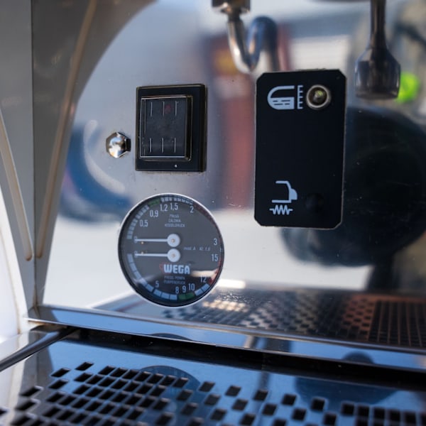 Pre-Loved Wega Polaris Tron Coffee Machine – White | As New