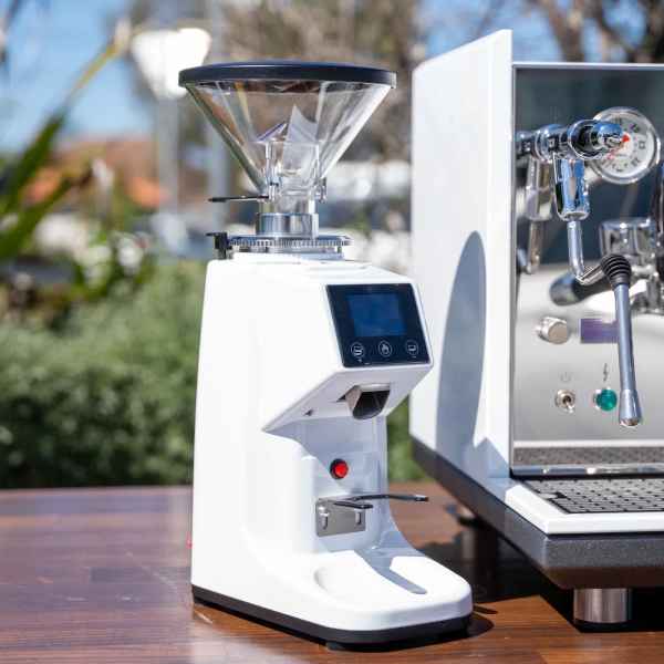 New ECM Syncronika II In Gloss White With Dosserless Grinder PACKAGE