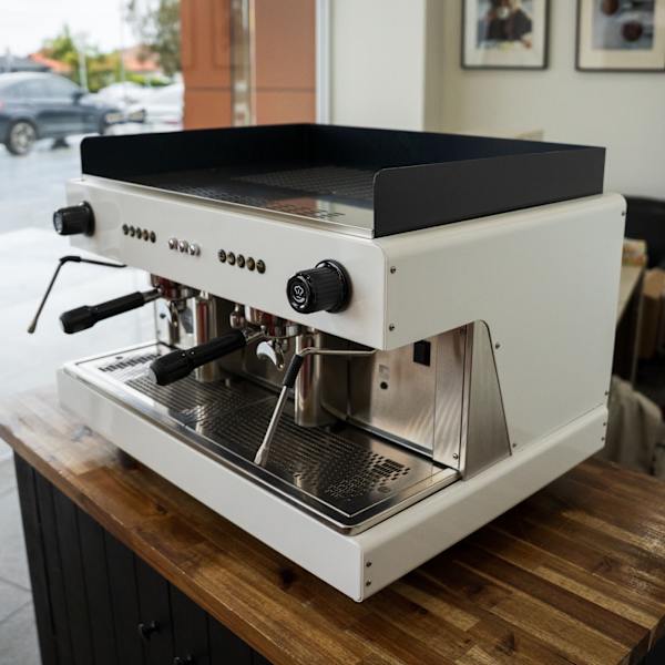 Used Jaw-Dropping White Wega Pegaso Tall Cup – 15 Amp Gloss Finish