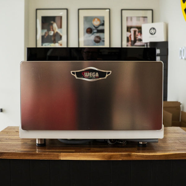 Used Jaw-Dropping White Wega Pegaso Tall Cup – 15 Amp Gloss Finish