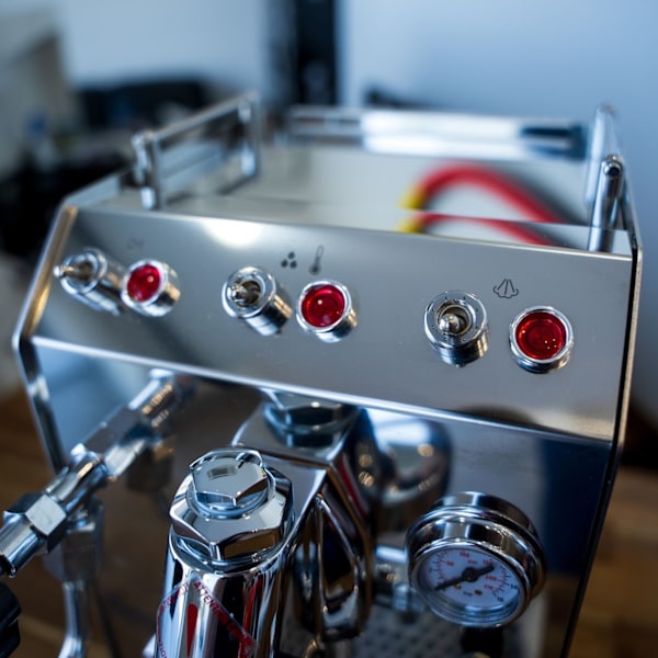 Pre-Loved Isomac Zaffiro E61 Single Boiler Coffee Machine – Domestic