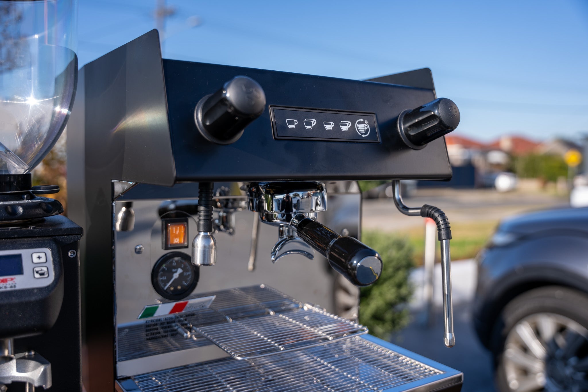 La Carimali Nimble 1 Group Black Coffee Machine, Dip DKS-65 Grinder & Accessories Package