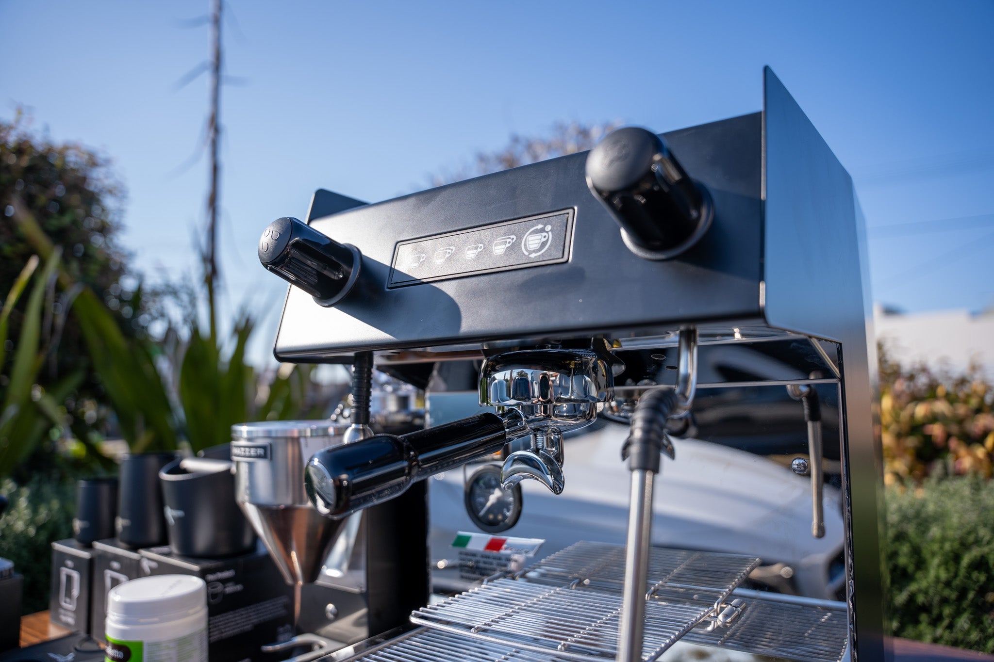 La Carimali Nimble 1 Group Black Coffee Machine, Mazzer Mini Electronic A Grinder & Accessories Package