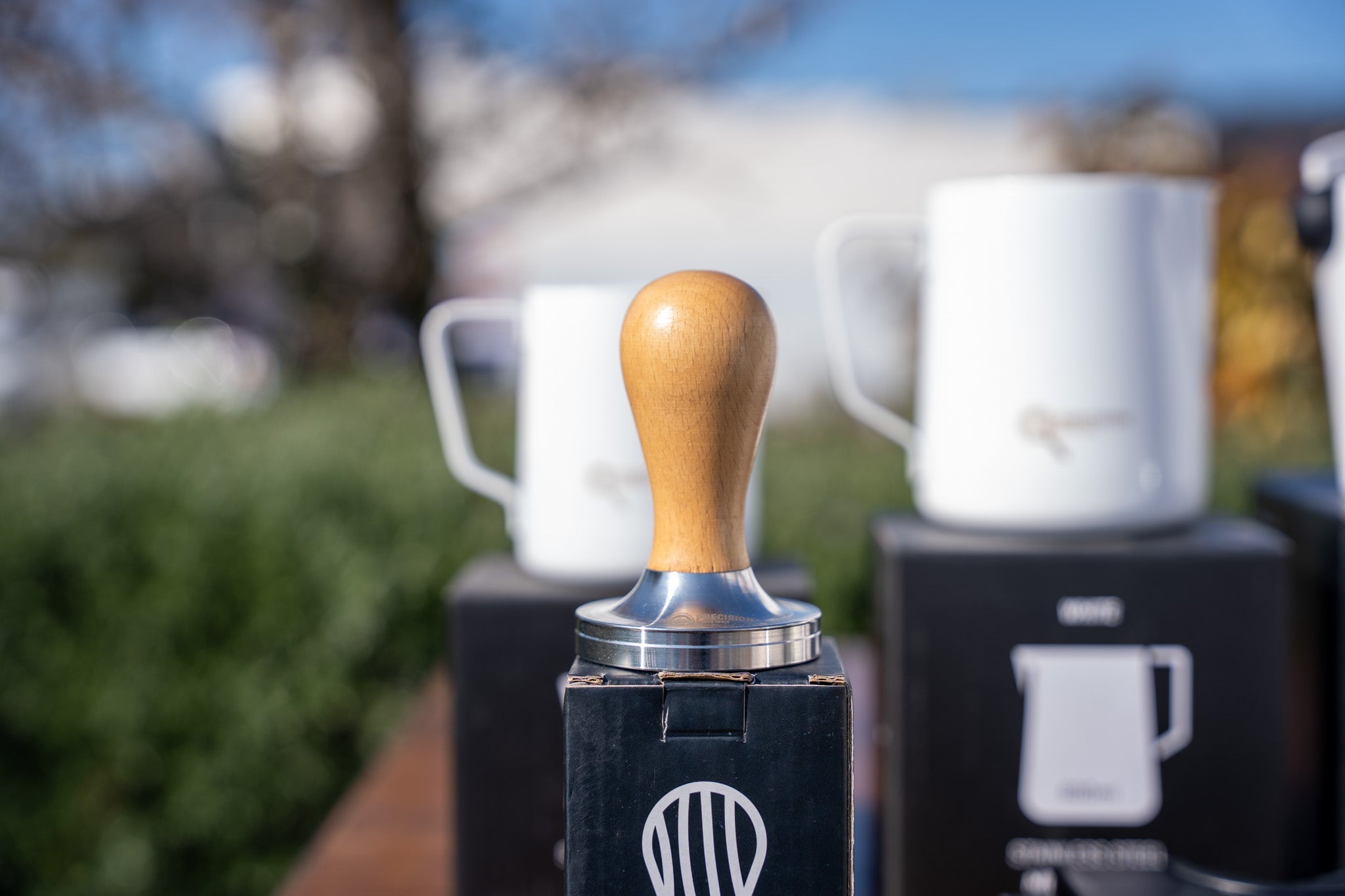 La Carimali Nimble 1 Group White Coffee Machine, Dip DKS-65 Grinder & Accessories Package