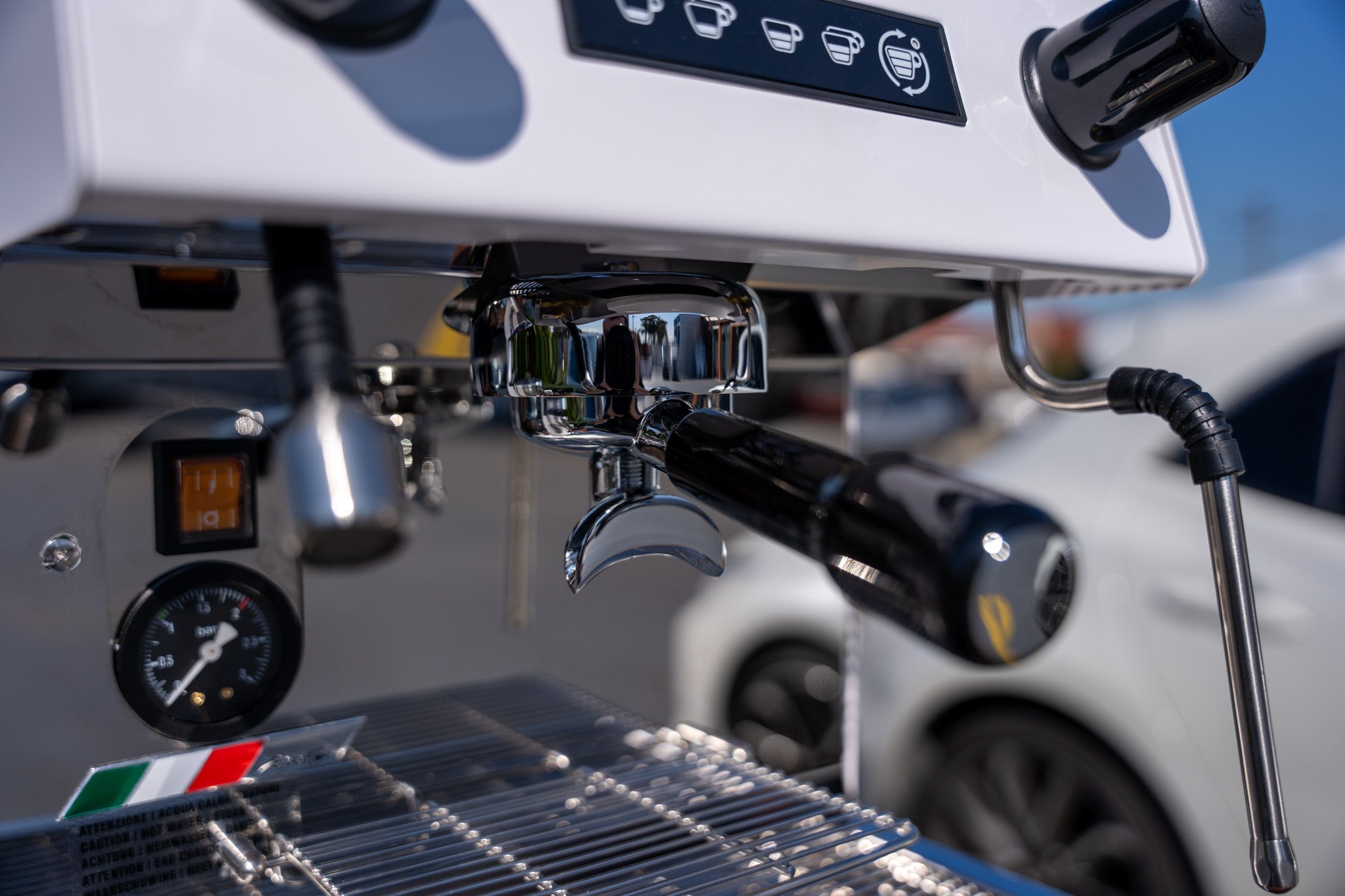 La Carimali Nimble 1 Group White Coffee Machine, Mazzer Mini Electronic A Grinder & Accessories