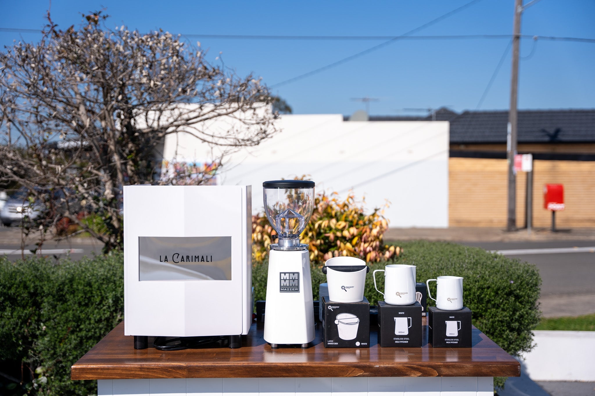 La Carimali Nimble 1 Group White Coffee Machine, Mazzer Mini Electronic A Grinder & Accessories