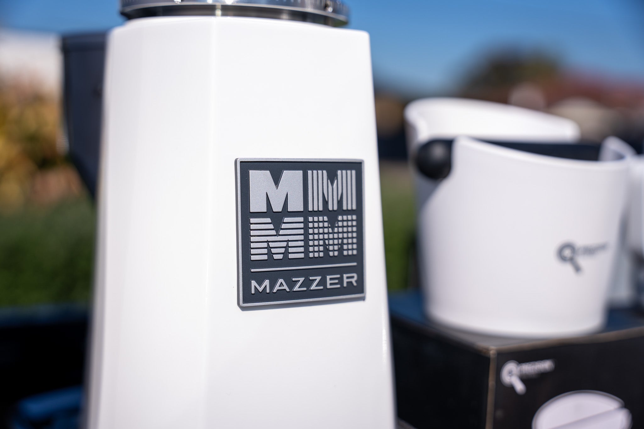 La Carimali Nimble 1 Group White Coffee Machine, Mazzer Mini Electronic A Grinder & Accessories