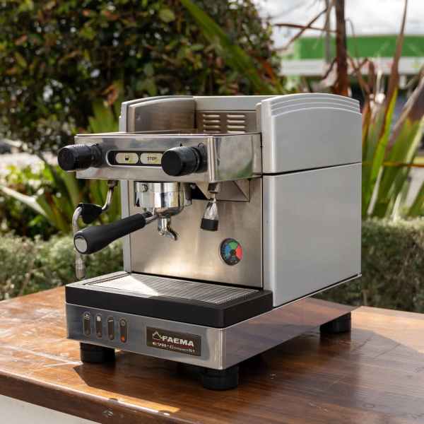 Pre Loved Famea S1 E98 Volumetric Semi Coffee Machine