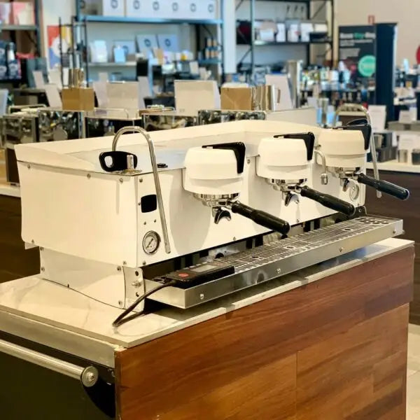 Beautiful Ex Demo 3 Group Synesso S300 Commercial Coffee