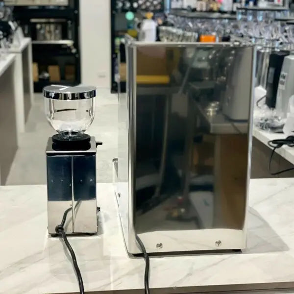 Isomac Zafirio E61 Coffee Machine & Dosseless Grinder